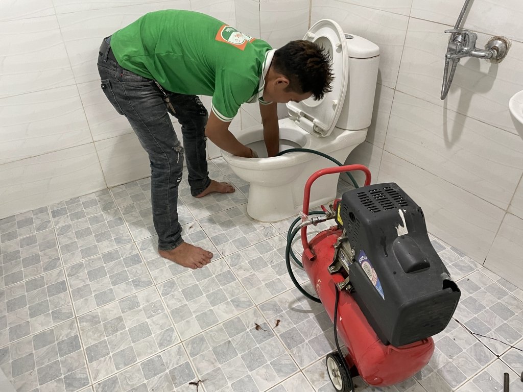 cách xử lý mùi hôi nhà vệ sinh