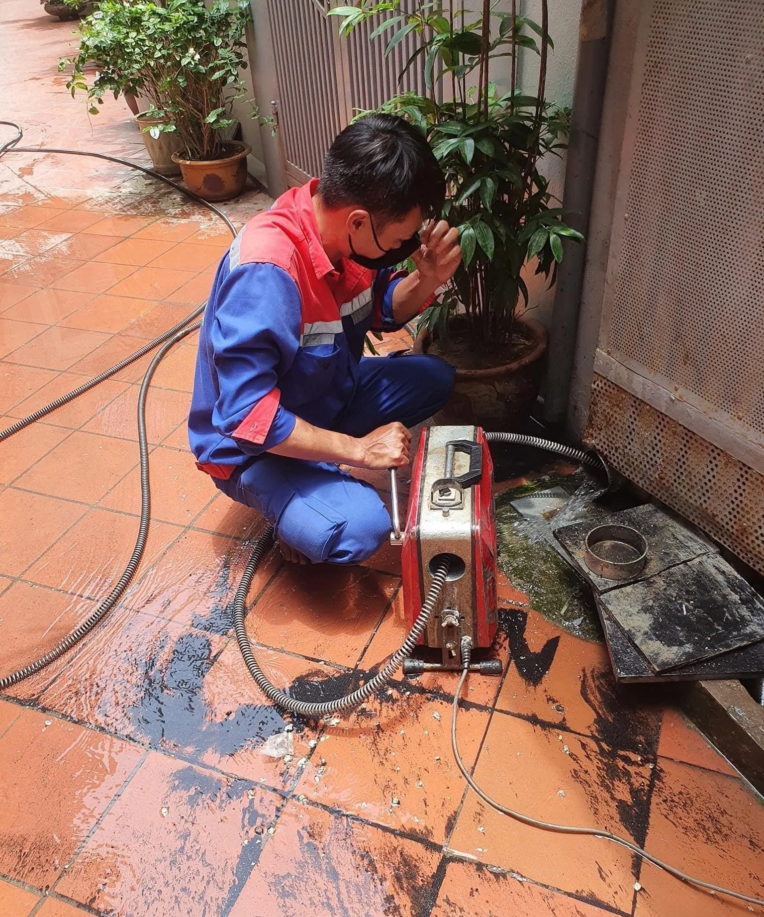 Thi công thông tắc cống bằng máy chuyên dụng tại Nghệ An