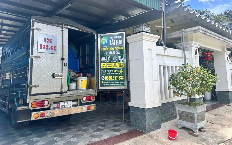 Xe hút hầm cầu mang thương hiệu Môi Trường Tài Hải